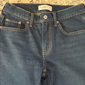 Abercrombie & Fitch Women's mid rise 90s Straight Jeans